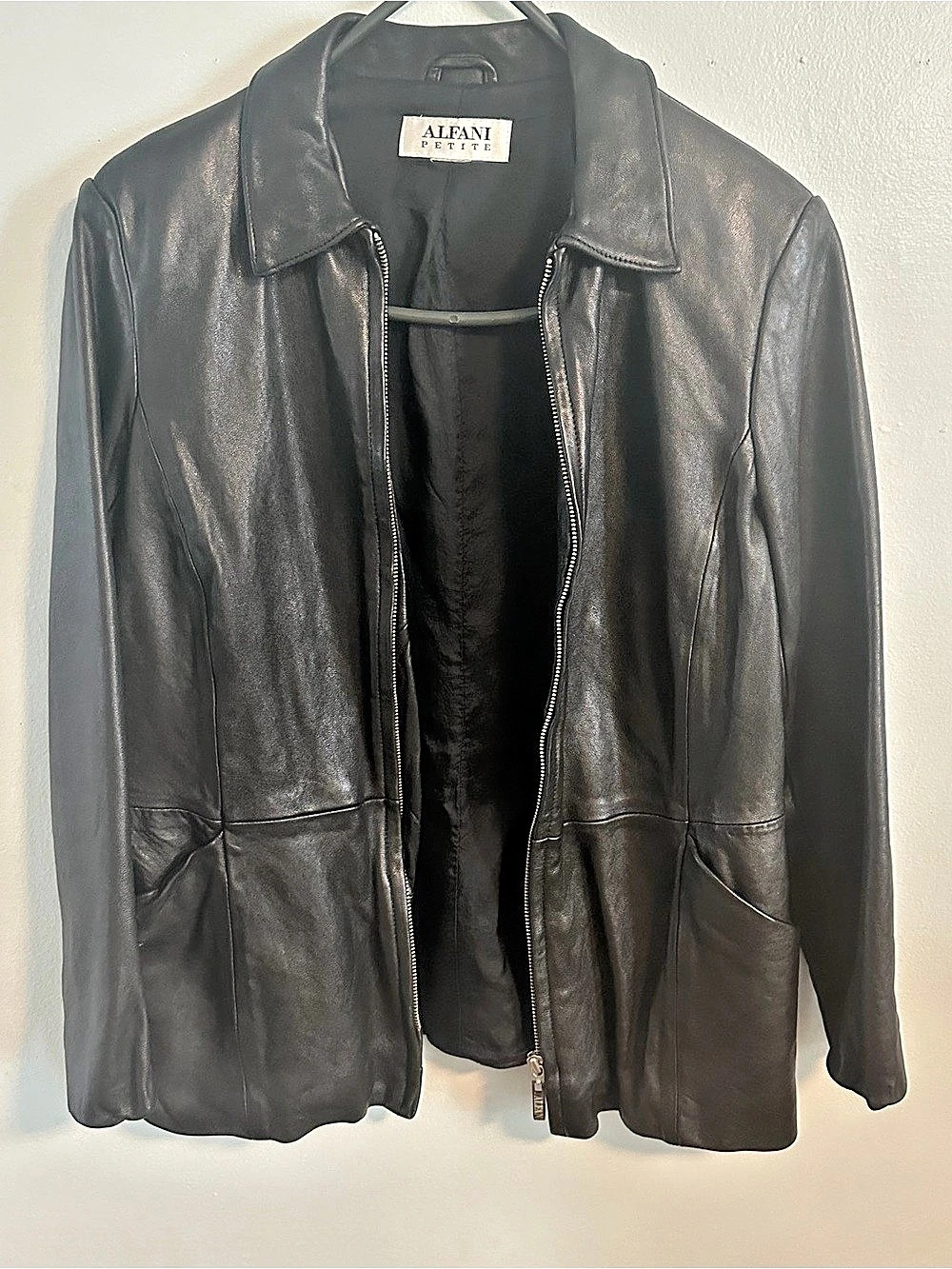 Alefani Petite Women's Black Leather Jacket (aprox.8P or Medium petite)